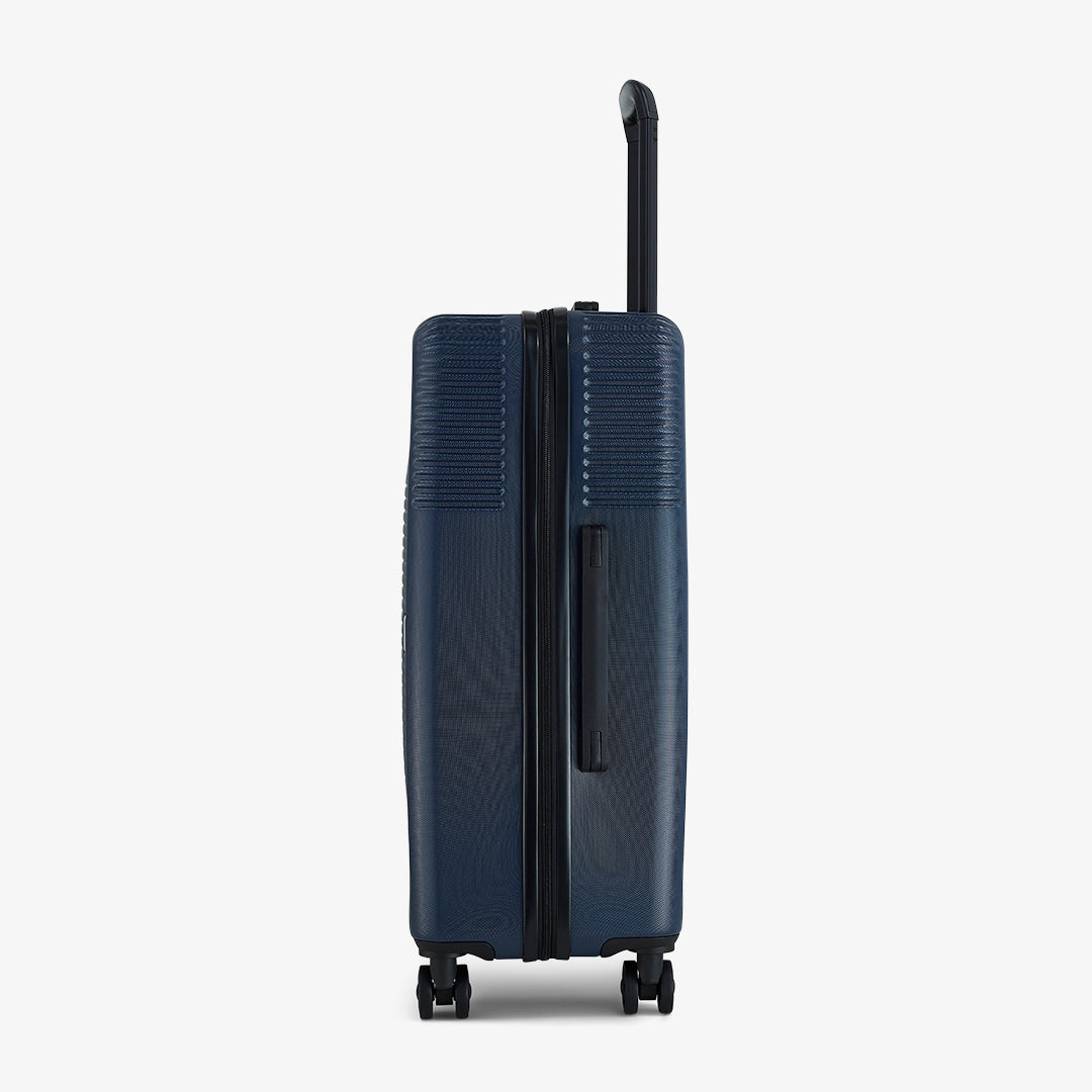 Lincoln Medium Suitcase in Navy